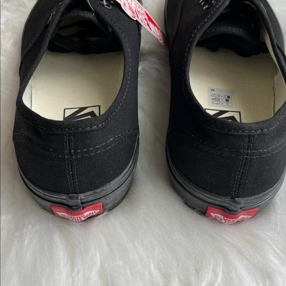 🆕 Vans Authentic Unisex Black Canvas Sneakers Size M7.5 W9.0 Casual Skate Shoes - Picture 7 of 9